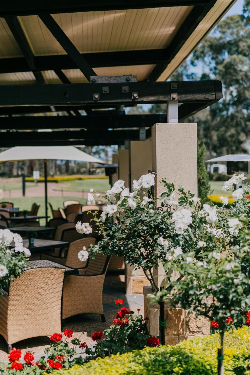 Chateau Elan At The Vintage Pokolbin Exterior foto The Clubhouse at the Wagga Wagga Golf Club